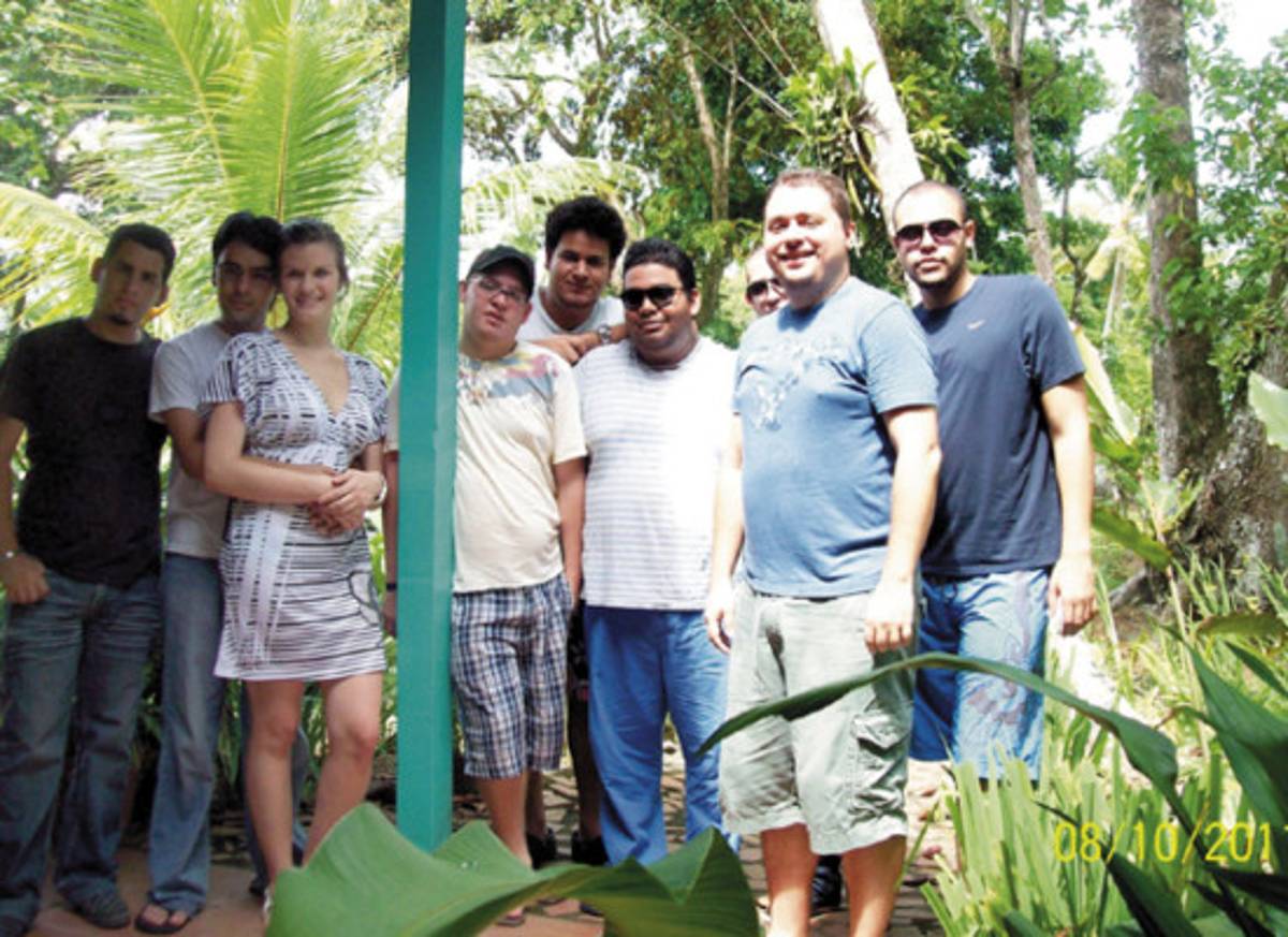 Inseparables amigos mantienen profundo vacío por muerte de universitarios