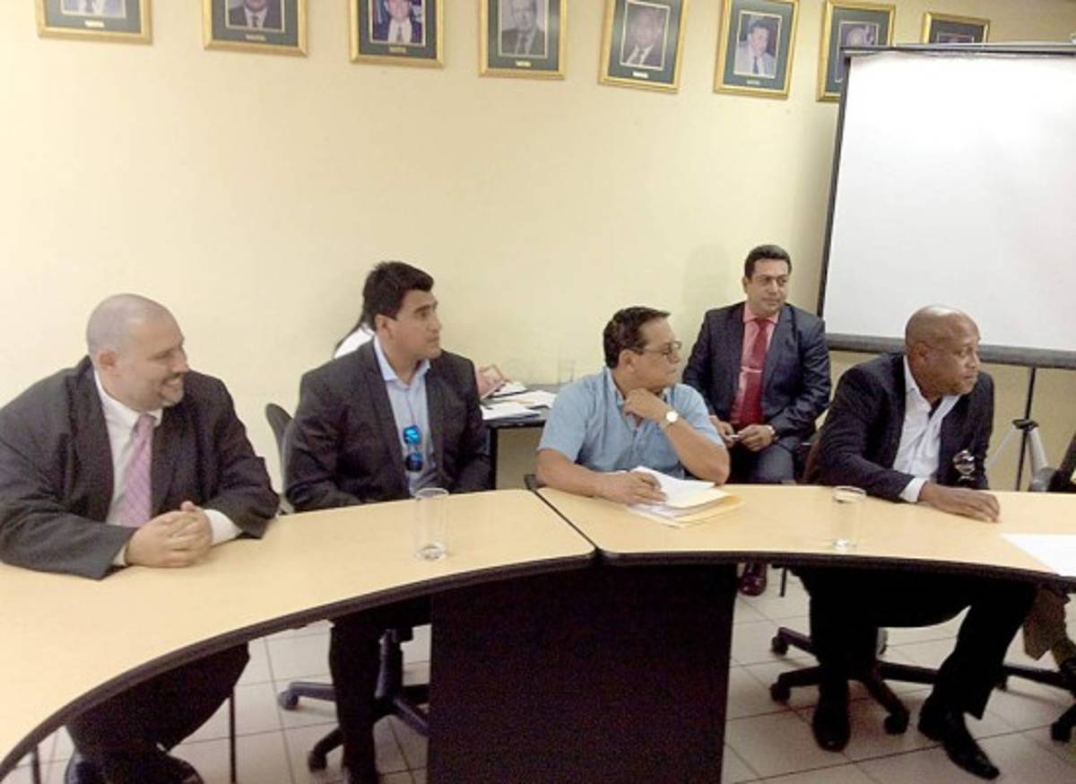 Hernán Medford es presentado como nuevo director técnico de Honduras