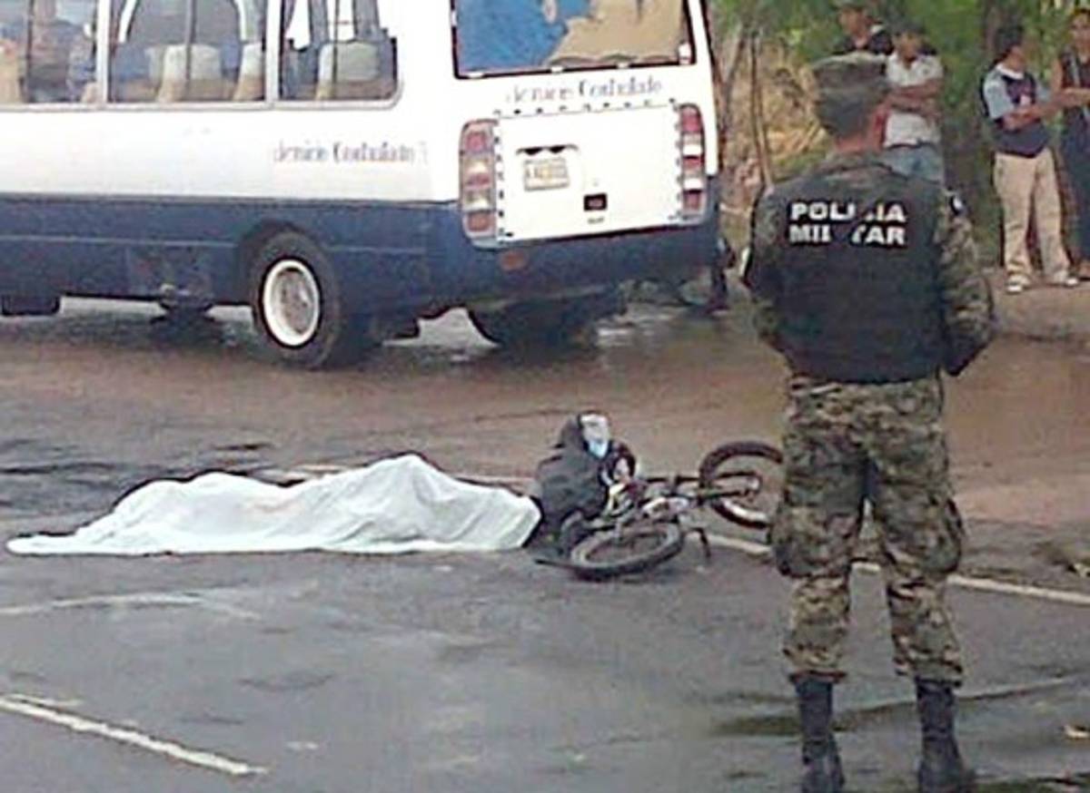 Ciclista muere atropellado en bulevar FF AA