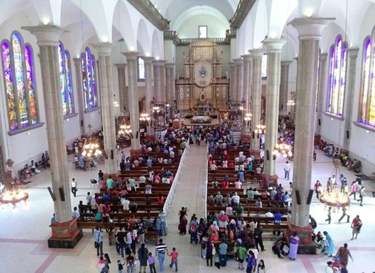 Repleto el Santuario de Suyapa previo a alborada