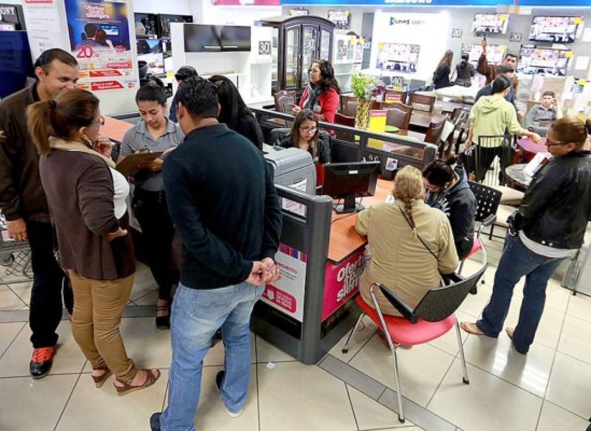 Masiva afluencia de consumidores hondureños en el 'viernes negro'