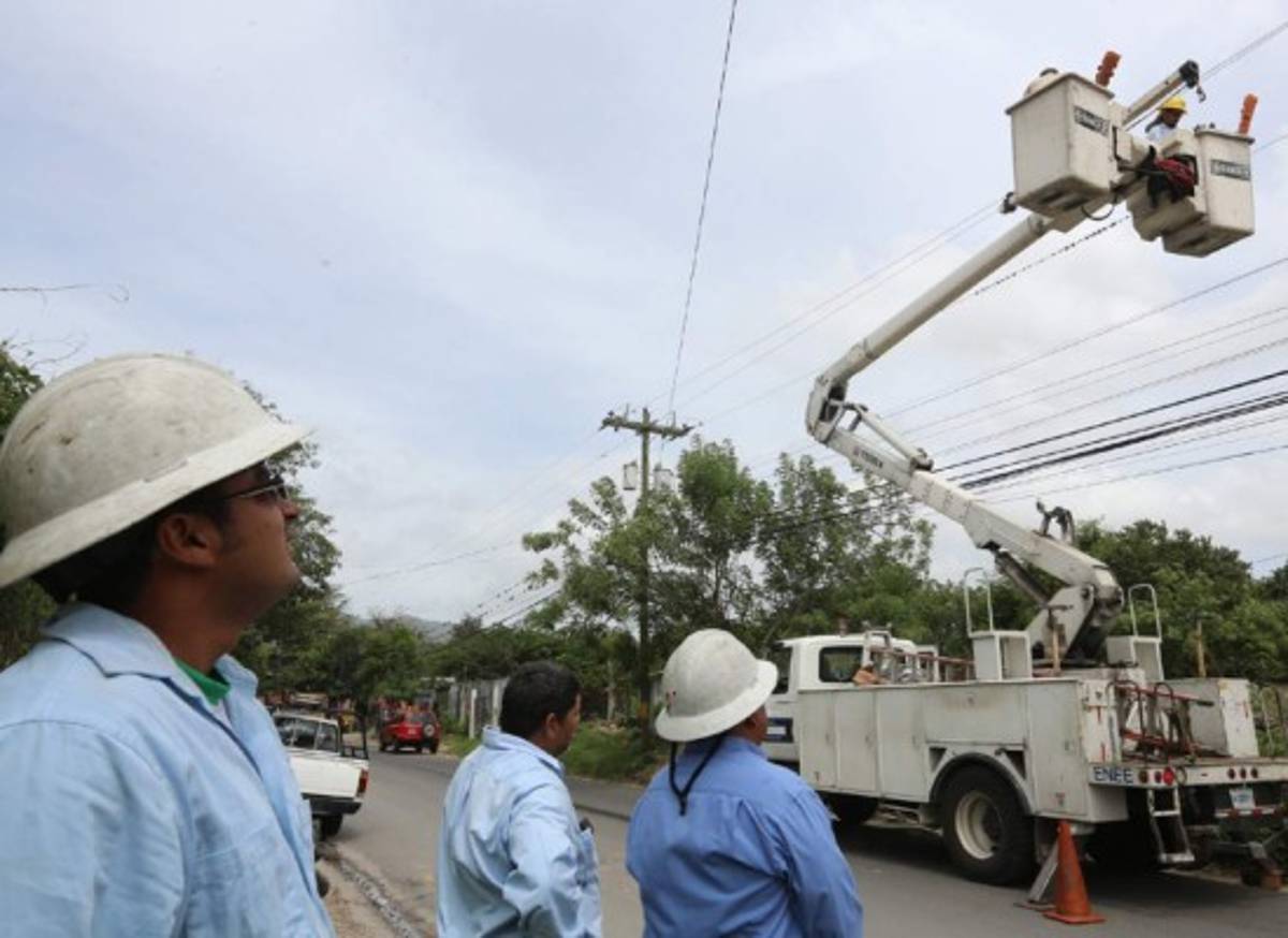 Nuevas empresas absorberán 2,200 empleados de la ENEE