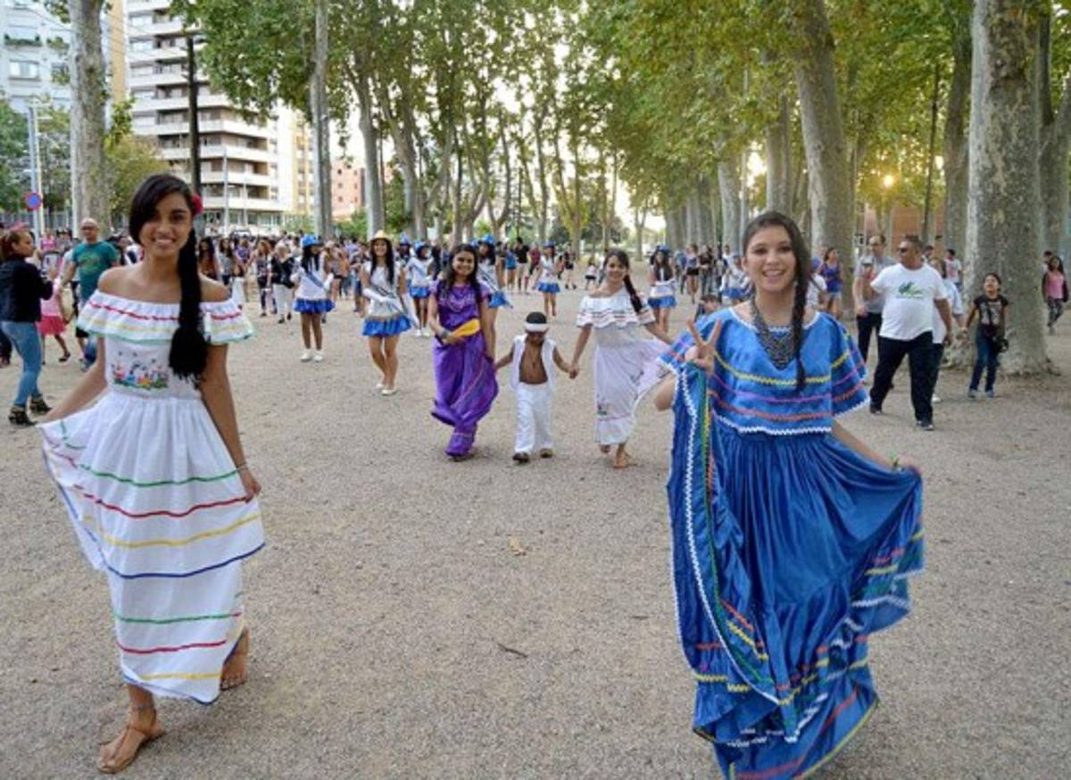Histórico desfile de hondureños en Girona