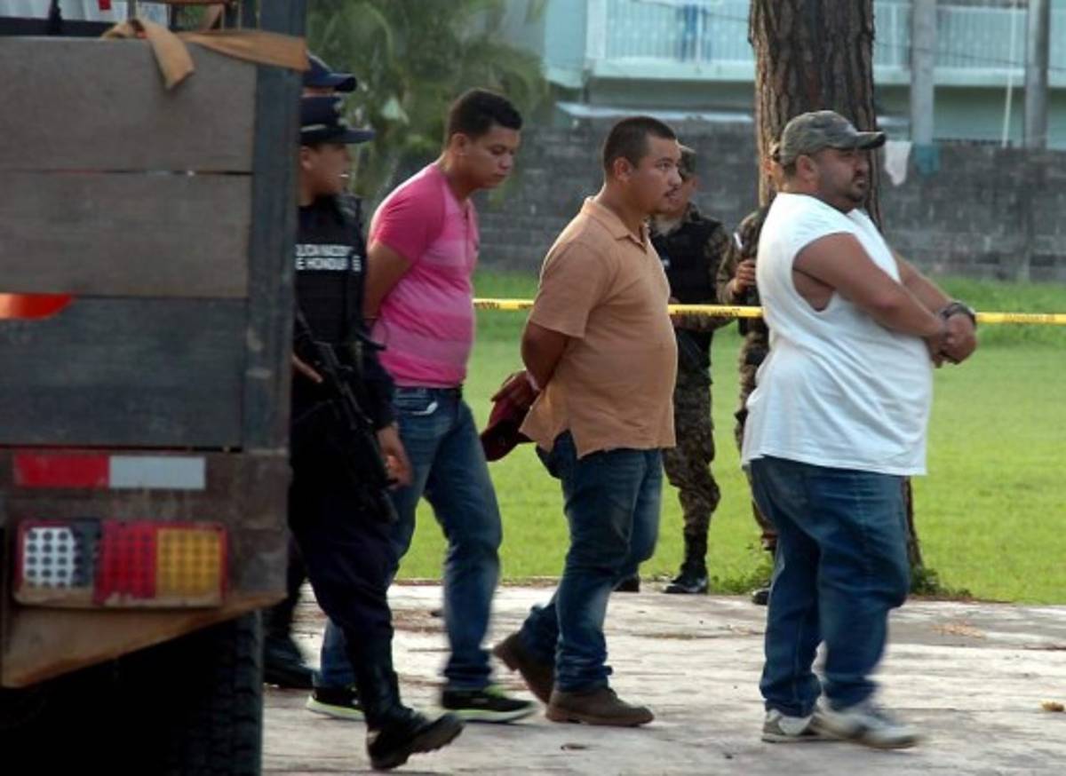 Capturan a tres hombres por intentar sobornar a policías