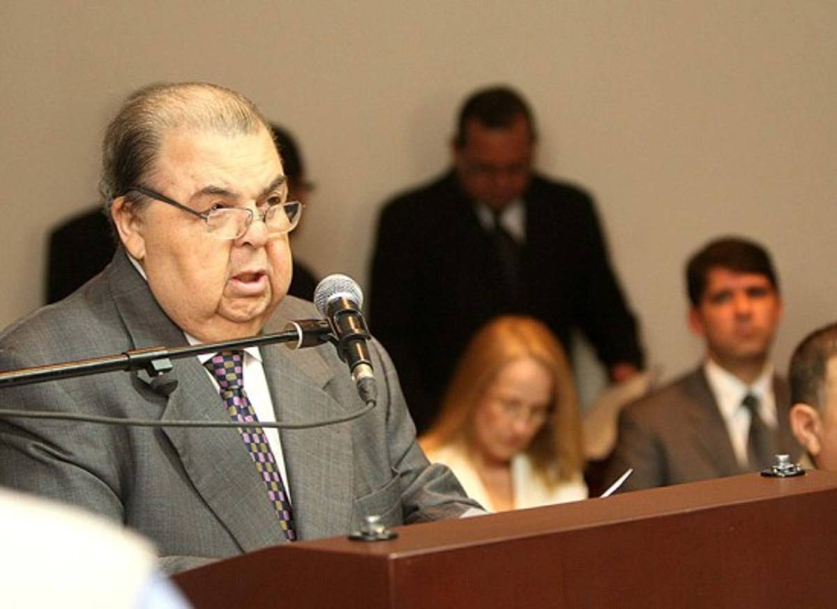 JOSE RAFAEL FERRARI PRESIDENTE DEL EQUIPO ALBO OLIMPIA EN EXCLUSIVA PARA DIEZ EN EL 2013 FOTO ARCHIVADA POR RONAL ACEITUNO