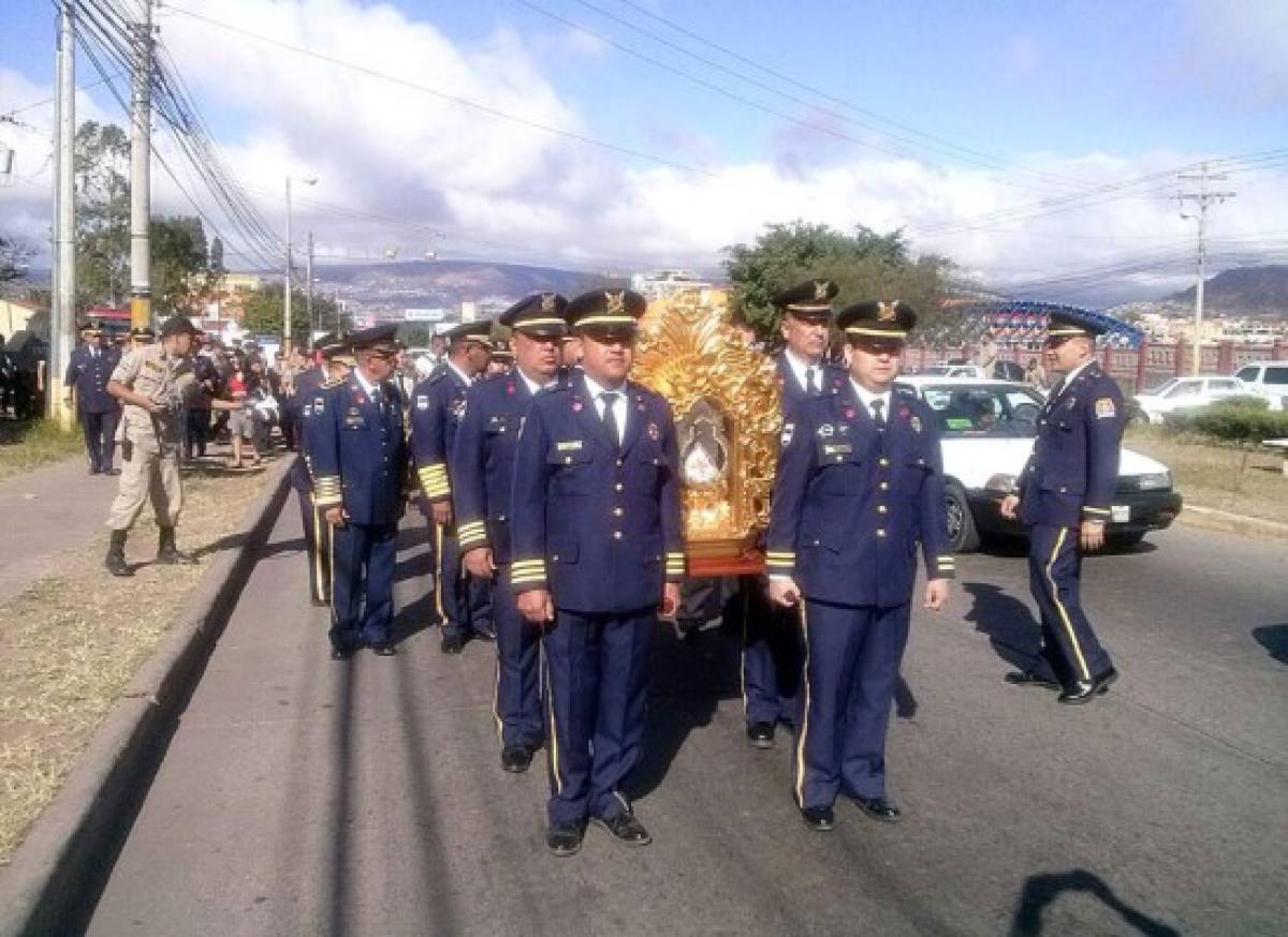 Cuerpo de Bomberos rinde honor a Patrona de Honduras con procesión