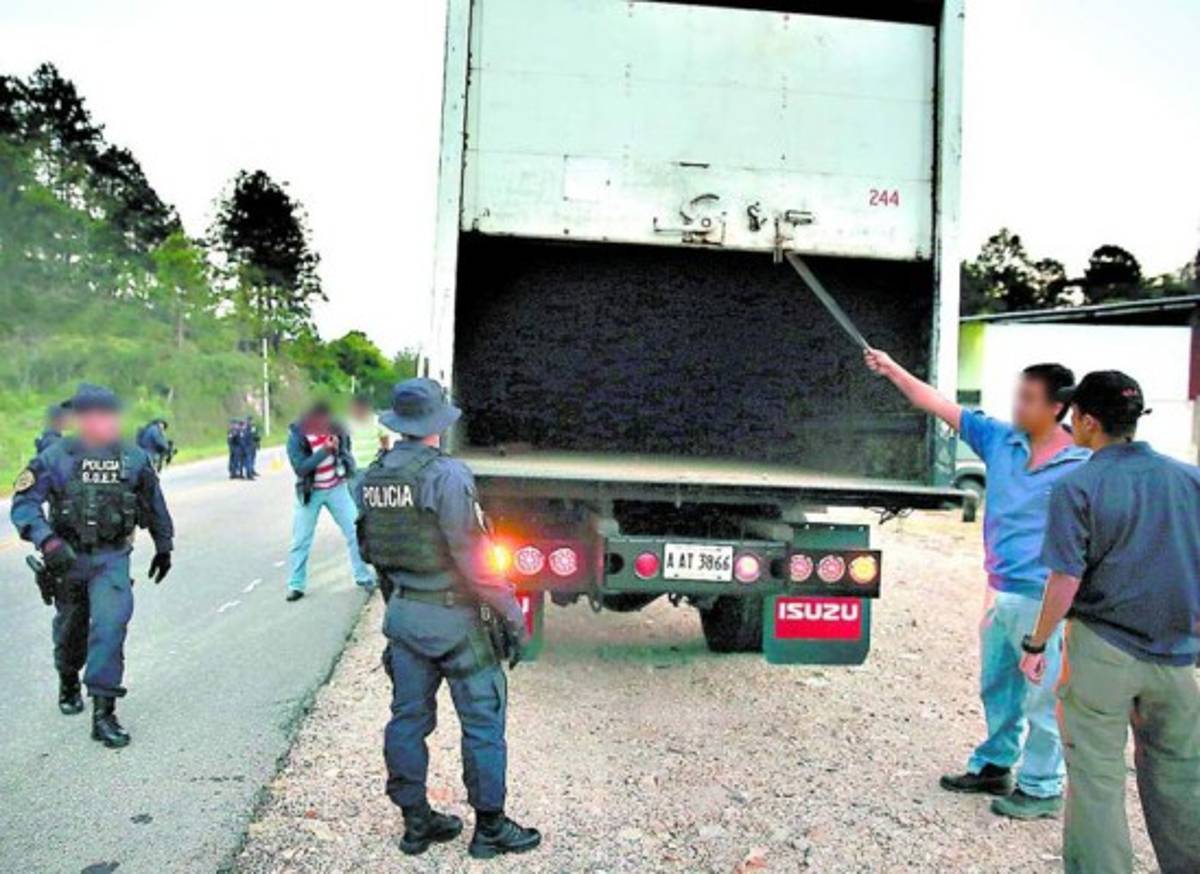 Coyotes usan trece 'aduanas privadas” para traficar con migrantes