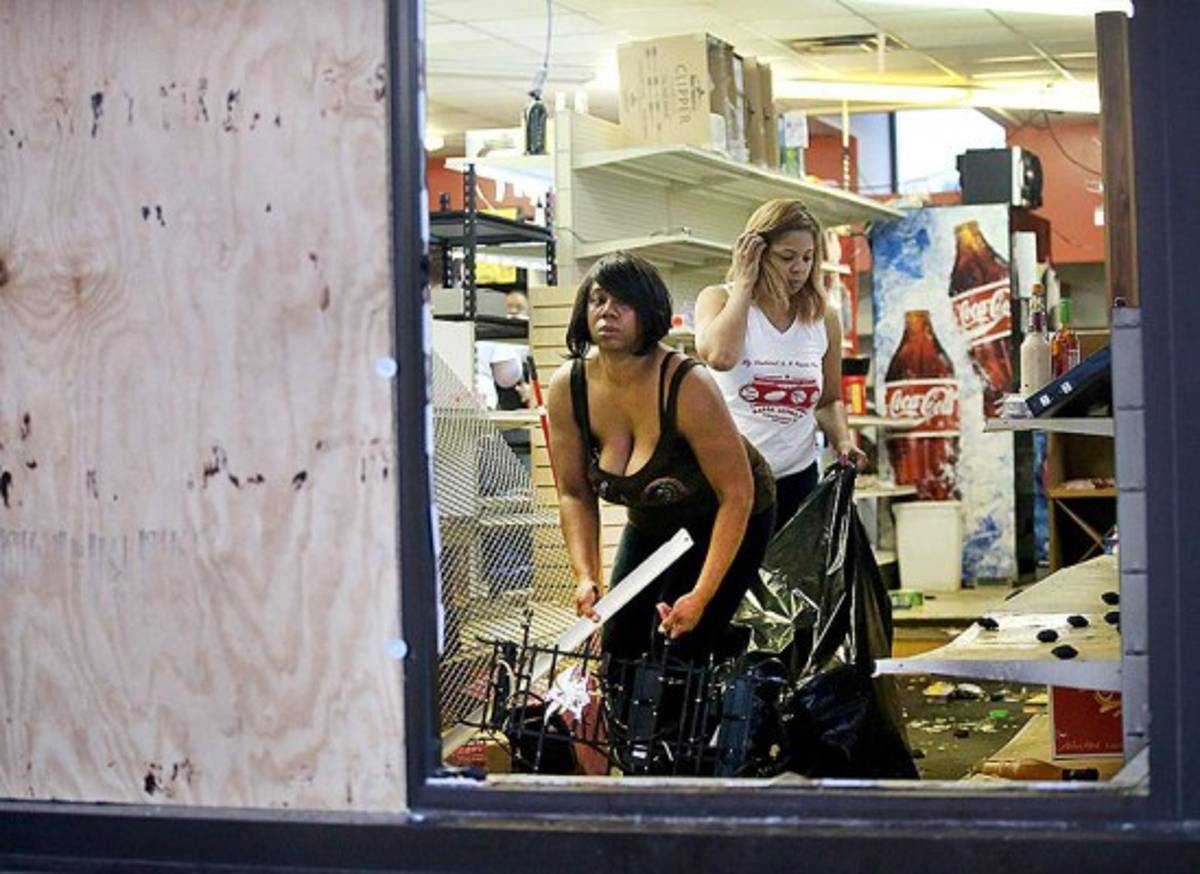 Saqueos por acusaciones de robo contra joven negro abatido por la Policía