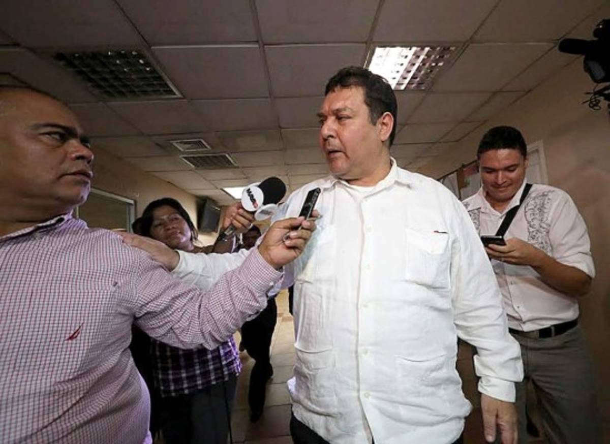 Ex viceministro de Salud se presenta ante la justicia hondureña