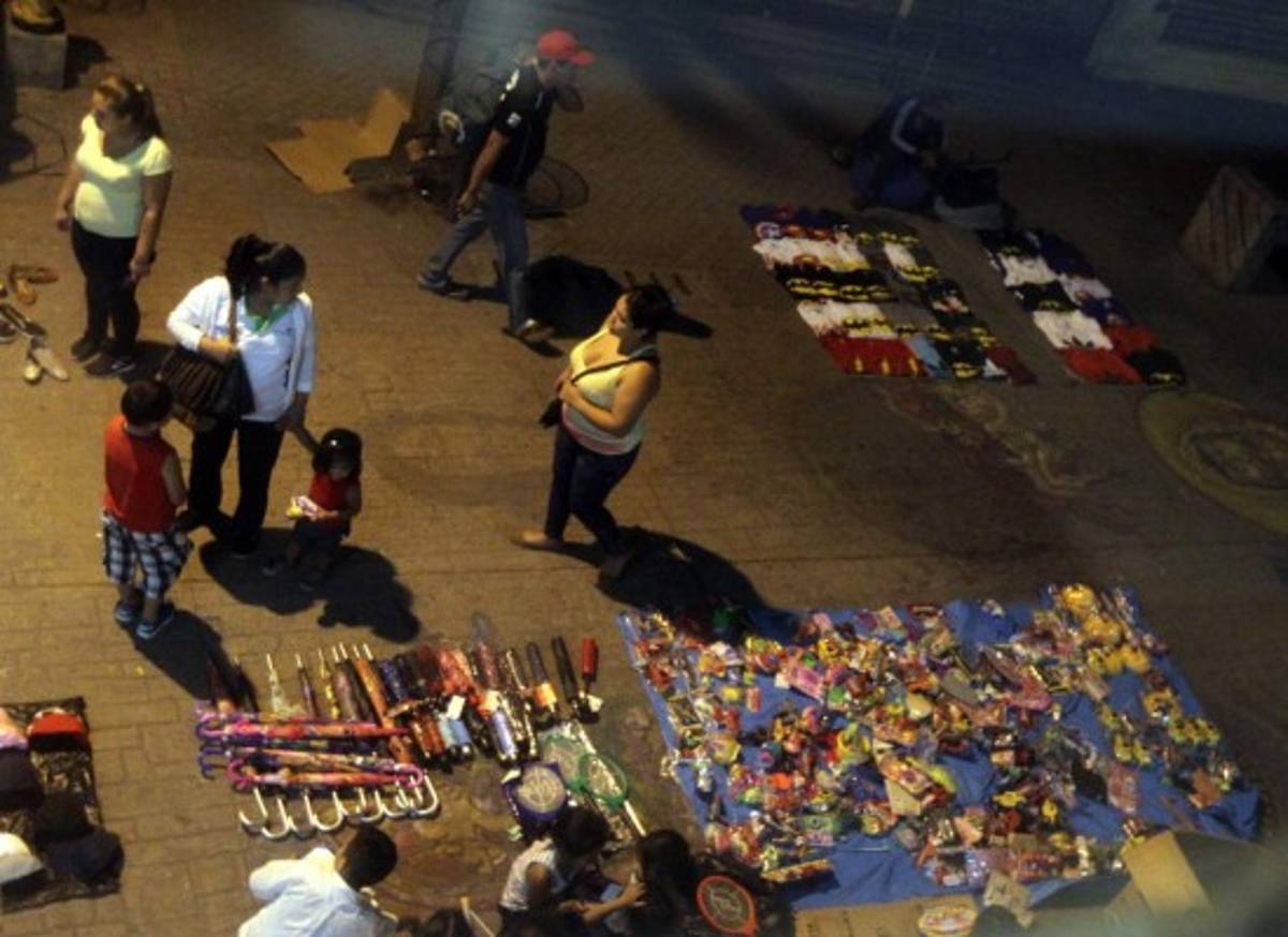 Comerciantes inundan el Paseo Liquidámbar de Tegucigalpa