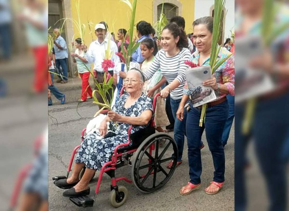 Hondureños salen a las calles para conmemorar el Domingo de Ramos