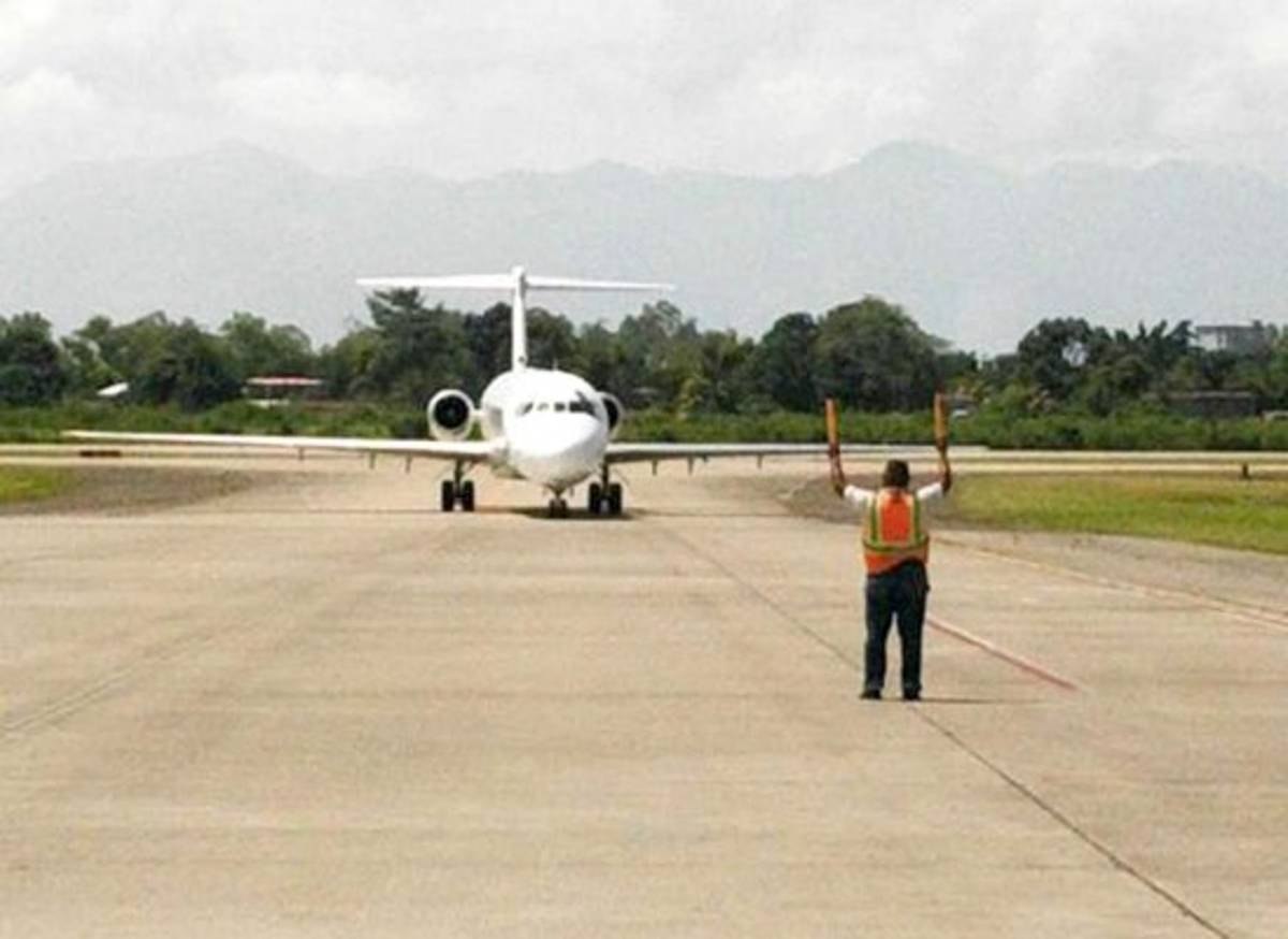 Llega a Honduras segundo vuelo con madres y niños desde EE UU