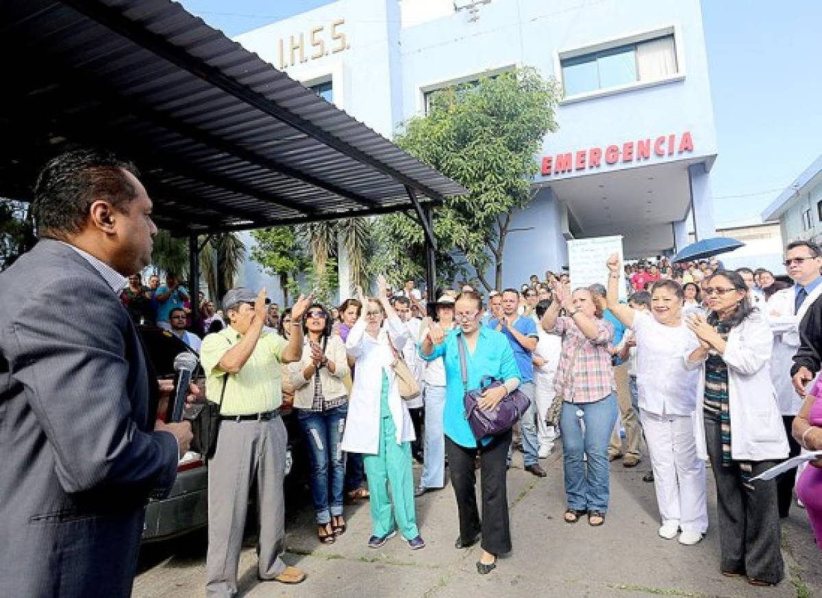 Protesta de empleados y pacientes en IHSS