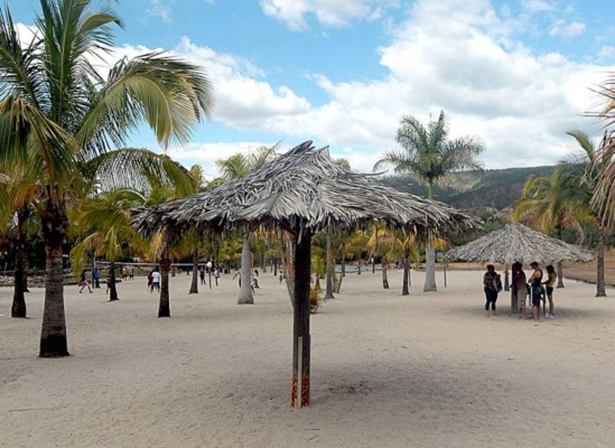 Una playa creada por el hombre