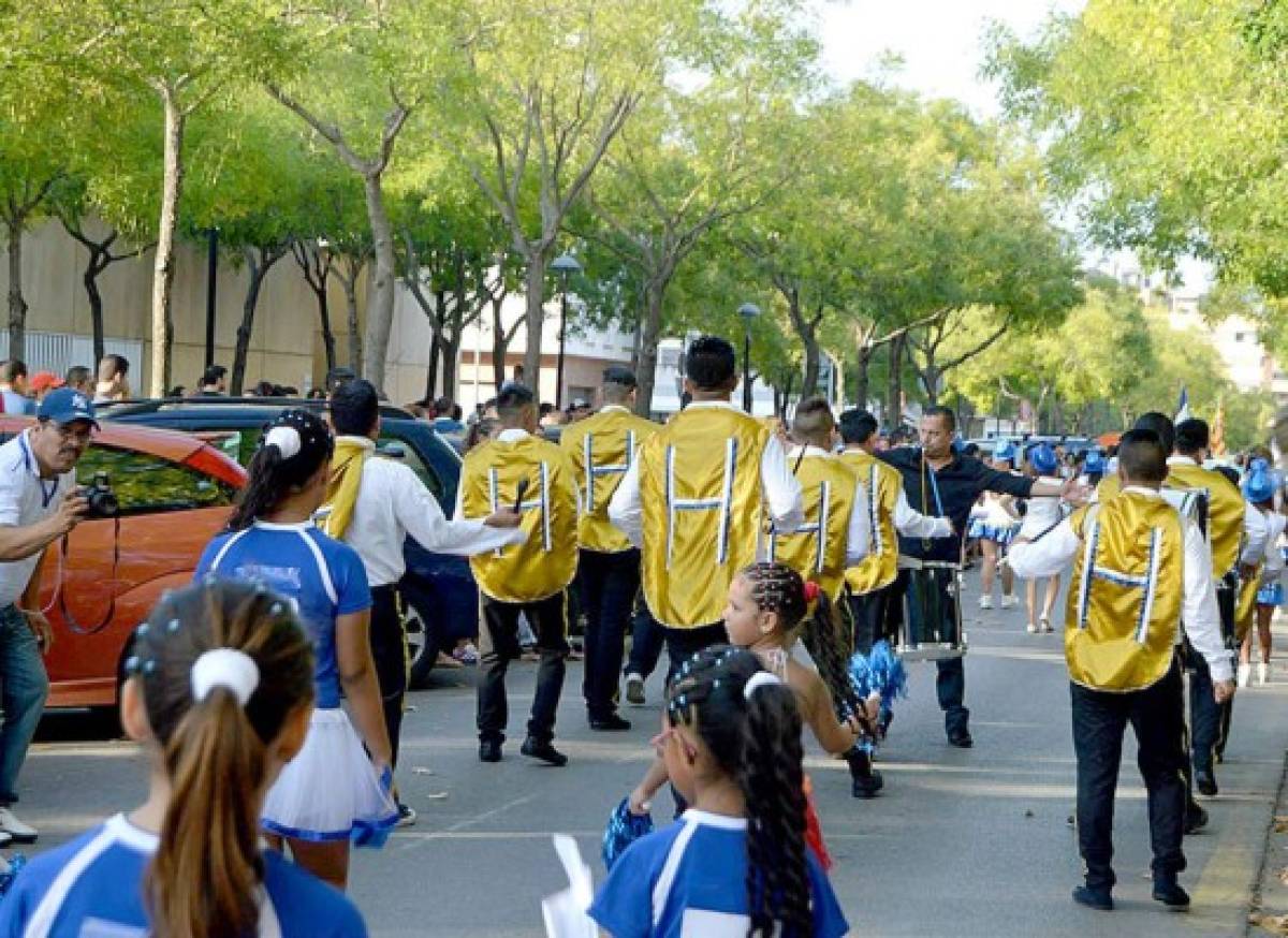 Histórico desfile de hondureños en Girona