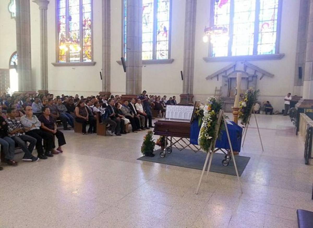 Dan último adiós al gerente de Orden Público