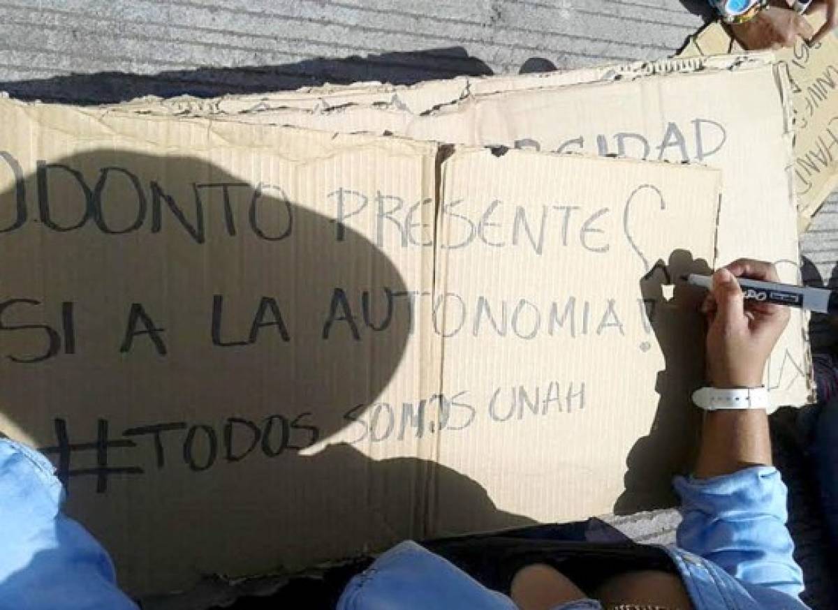 Estudiantes se toman UNAH-VS; suspenden clases en Tegucigalpa