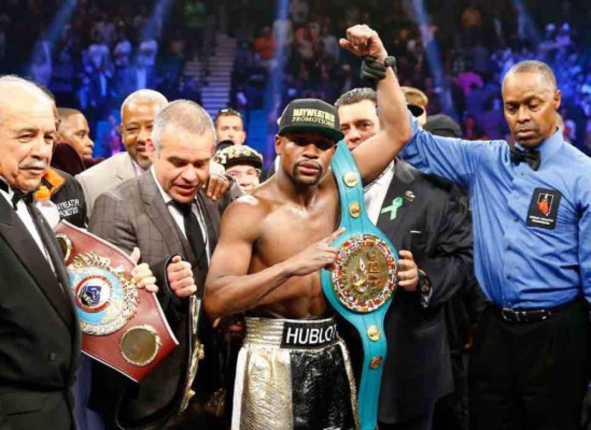 El estadounidense Floyd Mayweather triunfa en la 'Pelea del Siglo'