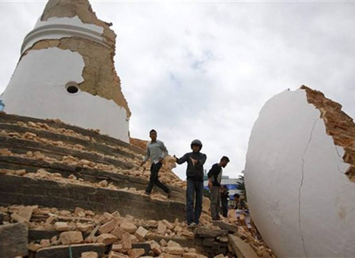 Terremoto en Nepal deja al menos 1,400 muertos