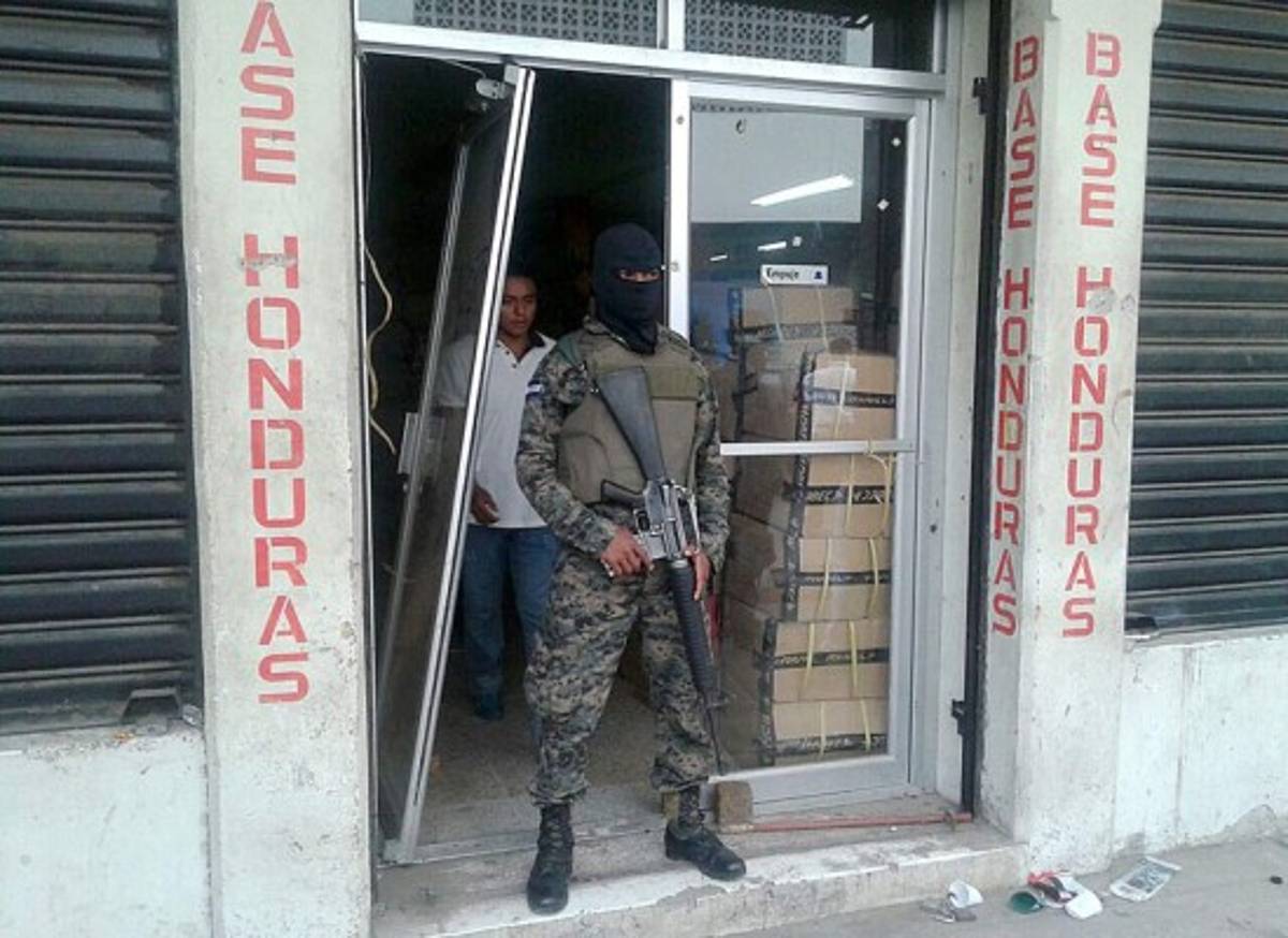 Honduras: Millonario decomiso de pólvora a dueño de carro que explotó