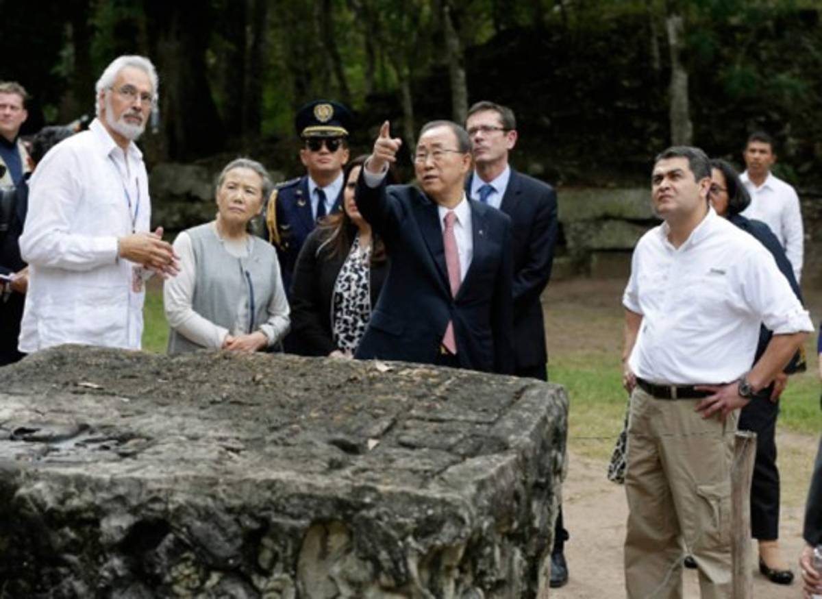 Fascinado Ban Ki-moon con el esplendor del parque de Copán