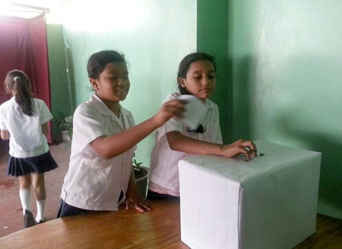 Fiesta democrática en Honduras con elección de gobiernos escolares