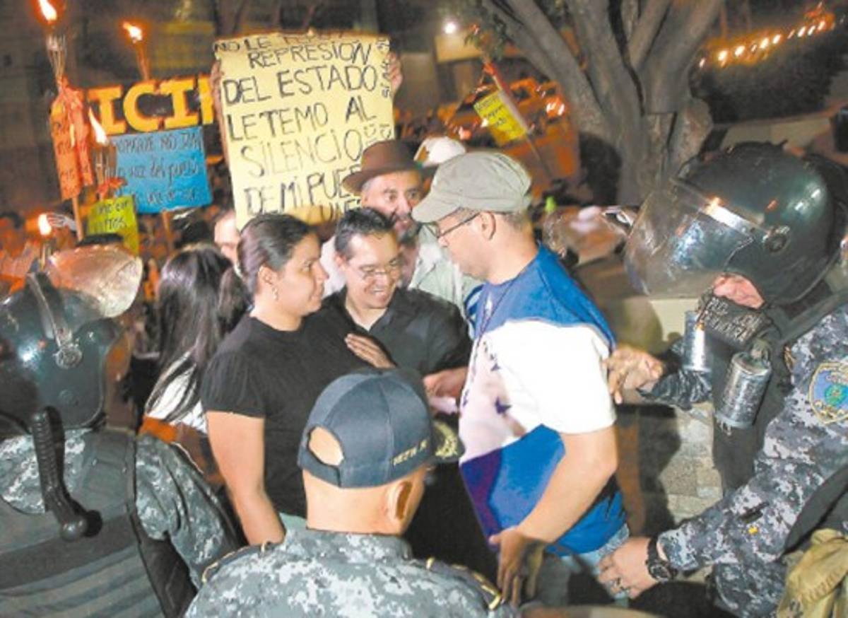 Indignados también le escribirán al Papa