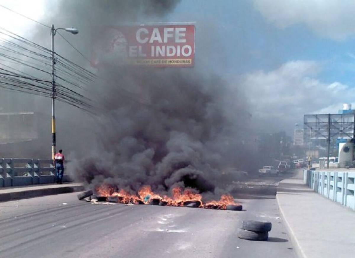Empleados del Sanaa vuelven a las calles de la capital hondureña