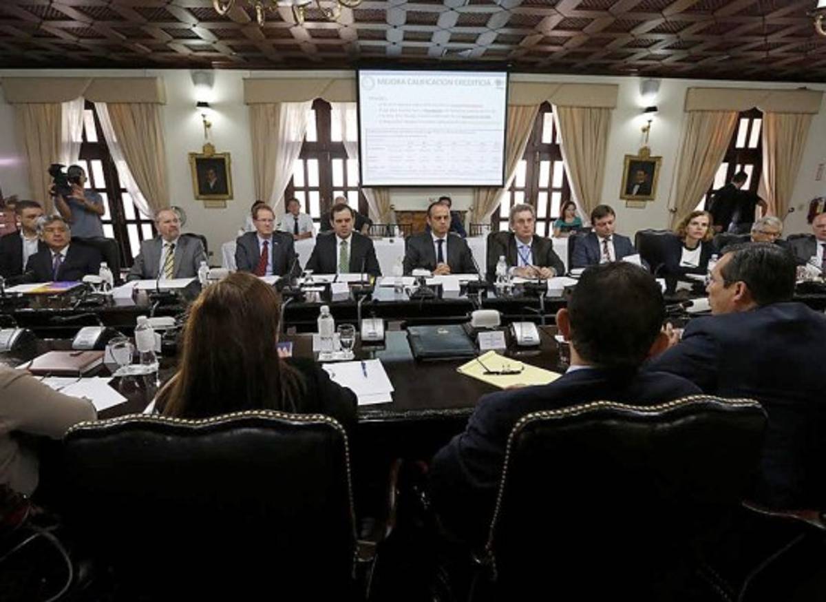 Gabinete económico de Honduras se reúne con representantes del G-16