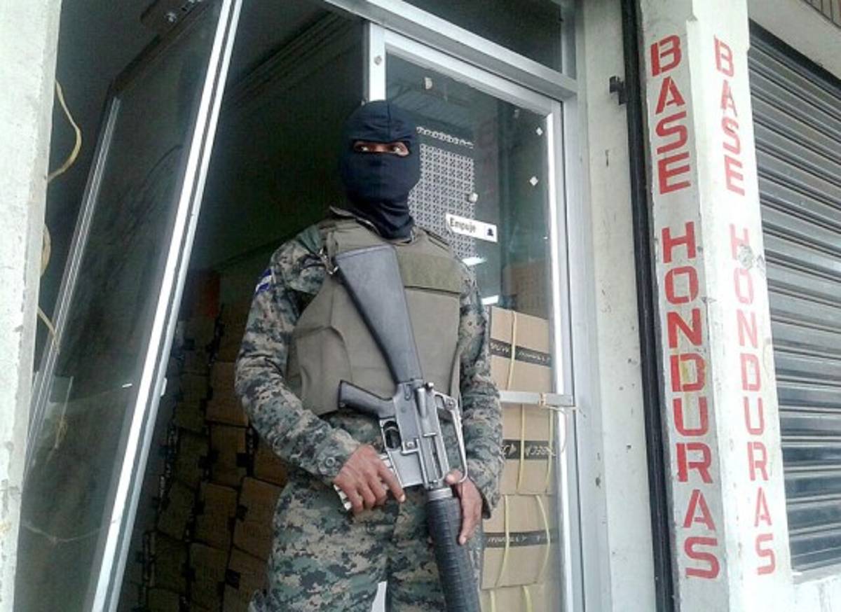 Honduras: Millonario decomiso de pólvora a dueño de carro que explotó