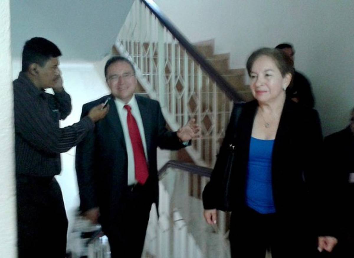 Honduras: Suspenden audiencia a Flores Lanza