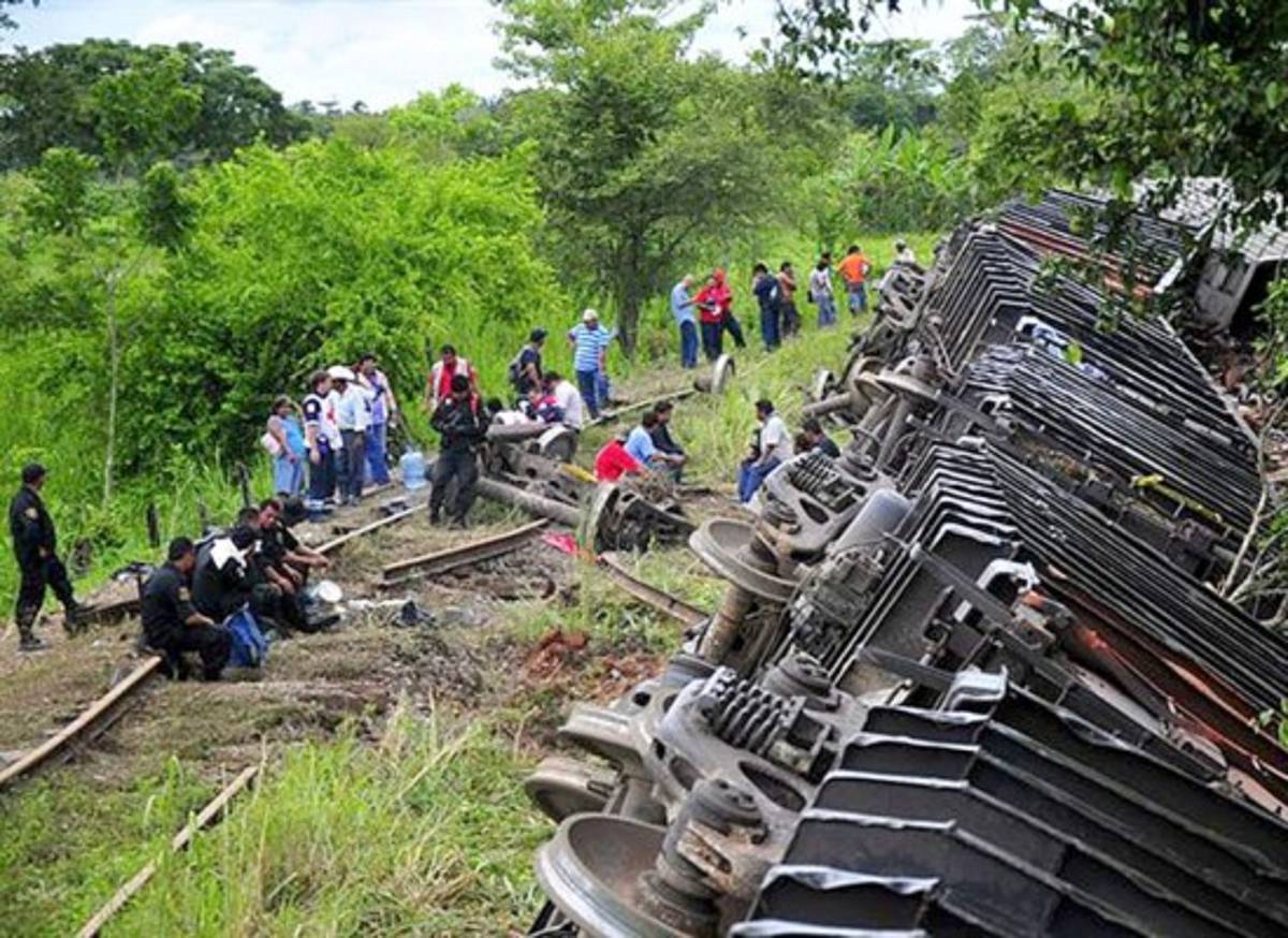Al menos 10 hondureños heridos al descarrilarse 'La Bestia' en México 