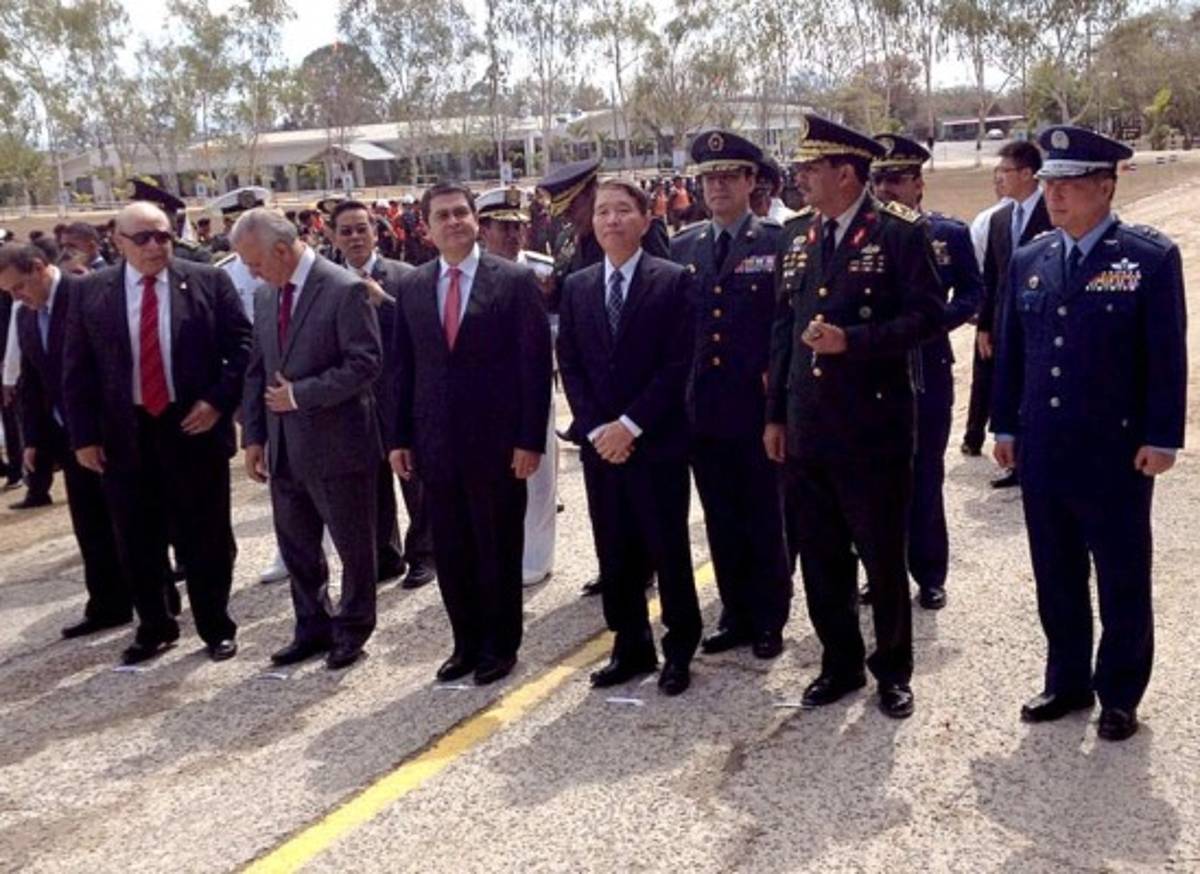 Honduras recibe helicópteros donados por China Taiwán