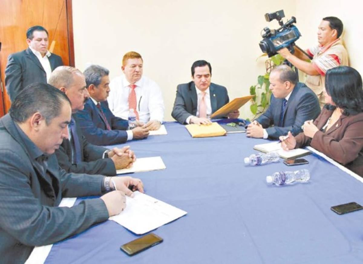 Temen que fracase trabajo de comisión multipartidaria