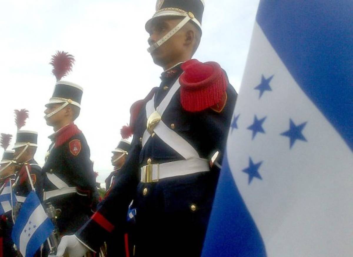 Cañonazos marcan inicio de festejos en Honduras