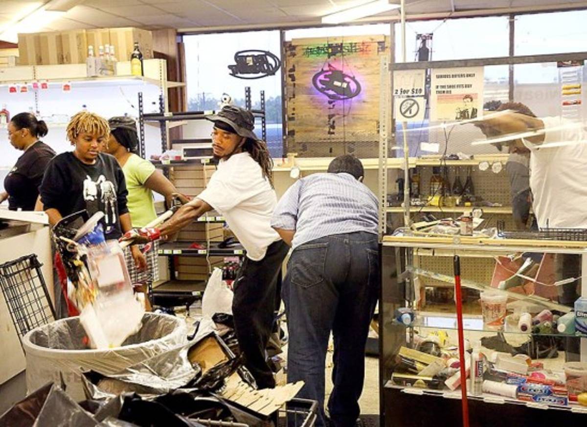 Saqueos por acusaciones de robo contra joven negro abatido por la Policía