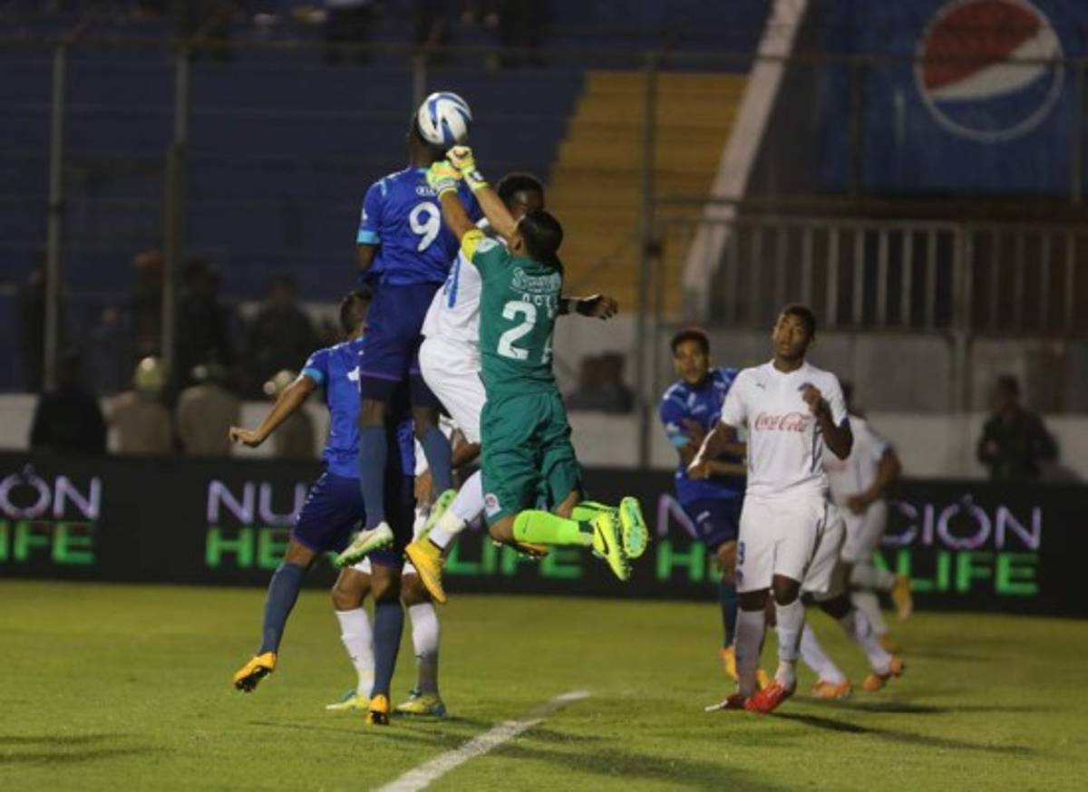 Anthony Lozano adelanta a Olimpia, pero Motagua aún vive