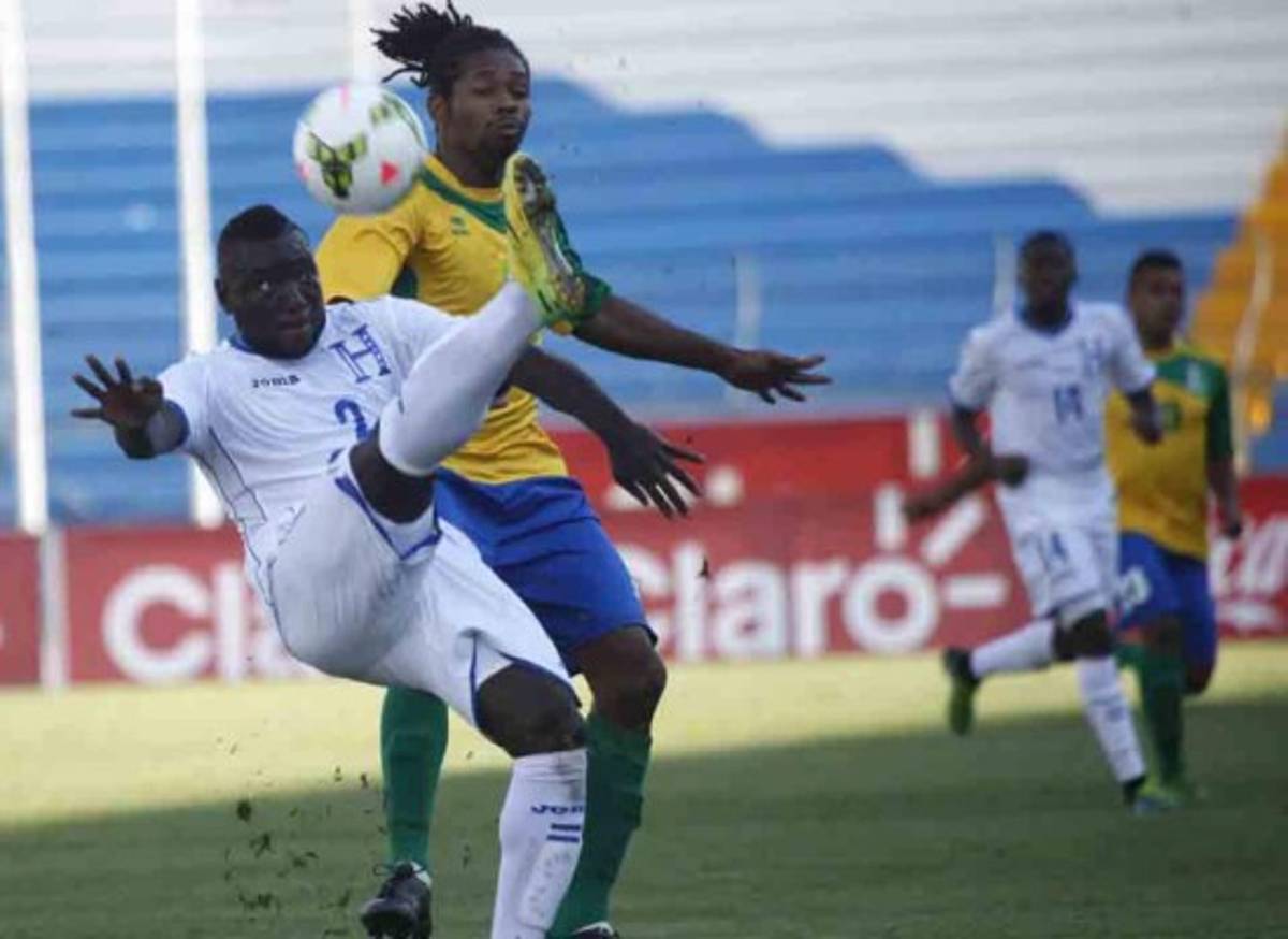 Honduras logra el pase a la Copa Oro con doblete de Andy Nájar