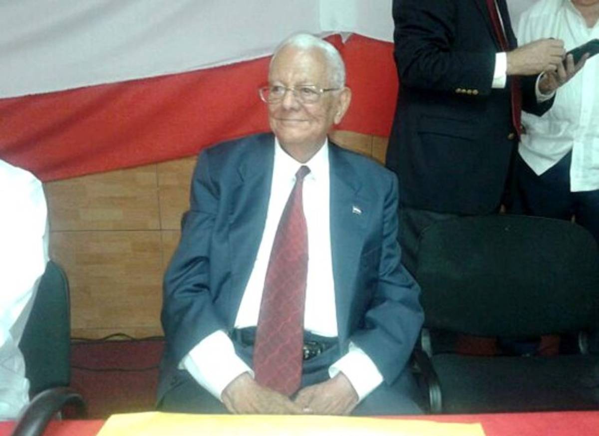 Rinden homenaje a líderes de Huelga del 54