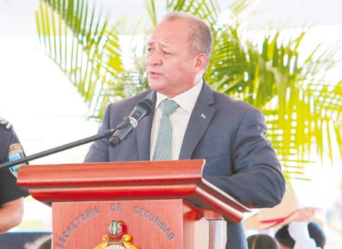 Seguridad incluyó como escolta de Sabillón a una policía embarazada