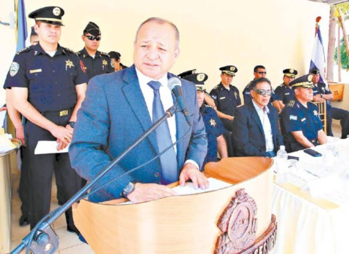 Oficiales de la Anapo serán bilingües