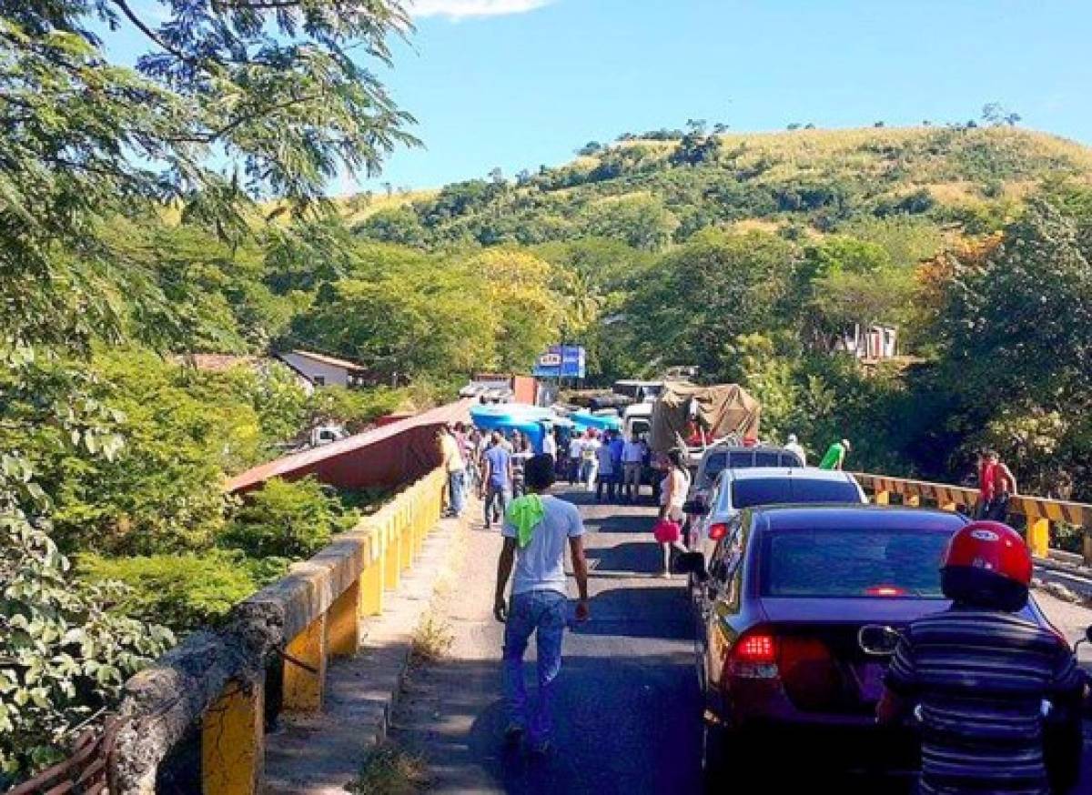 Incomunicados Choluteca y capital de Honduras por accidente de rastra