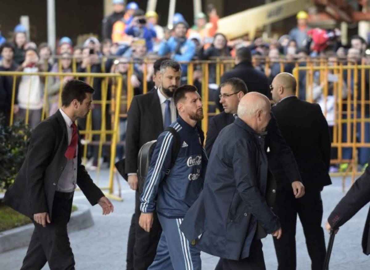 Leo Messi conmovido por niño uruguayo que burló la seguridad por conseguir su autógrafo