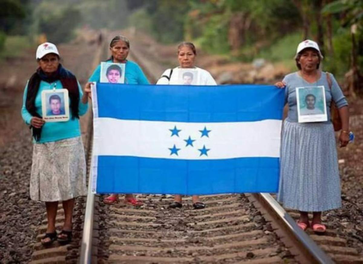 Con el grito de esperanza y un nudo en la garganta madres buscan a inmigrantes hondureños desaparecidos