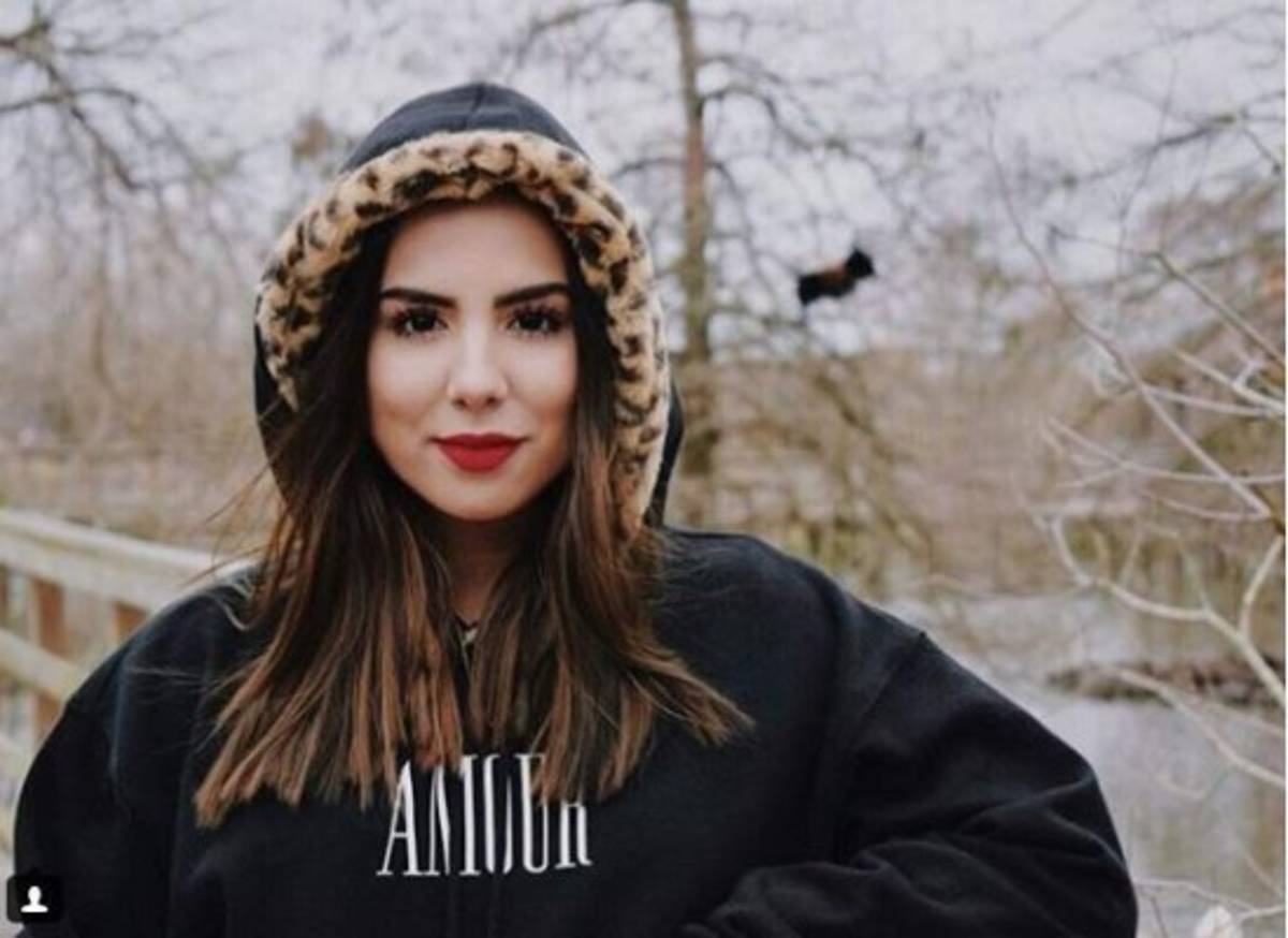 Samira actualmente estudia la carrera de periodismo en los EEUU.