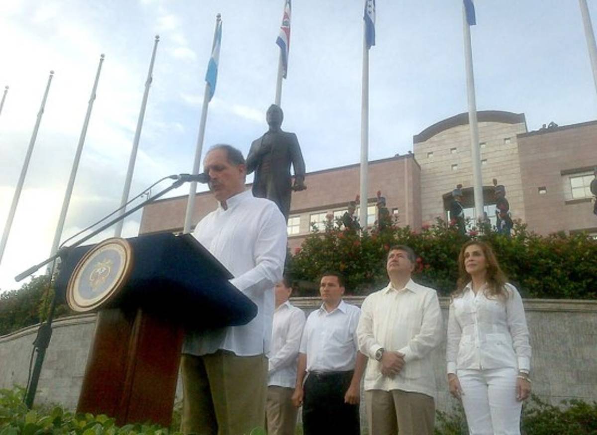 Cañonazos marcan inicio de festejos en Honduras