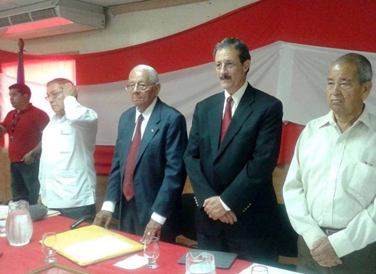 Rinden homenaje a líderes de Huelga del 54