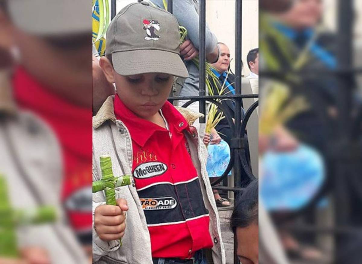 Hondureños salen a las calles para conmemorar el Domingo de Ramos