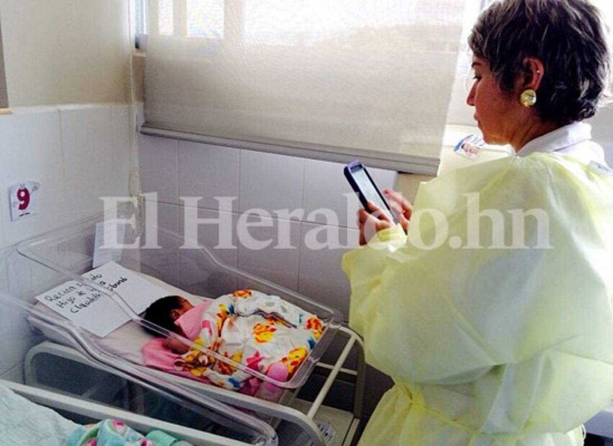 Realizan prueba de ADN al bebé que habría sido intercambiado en HEU