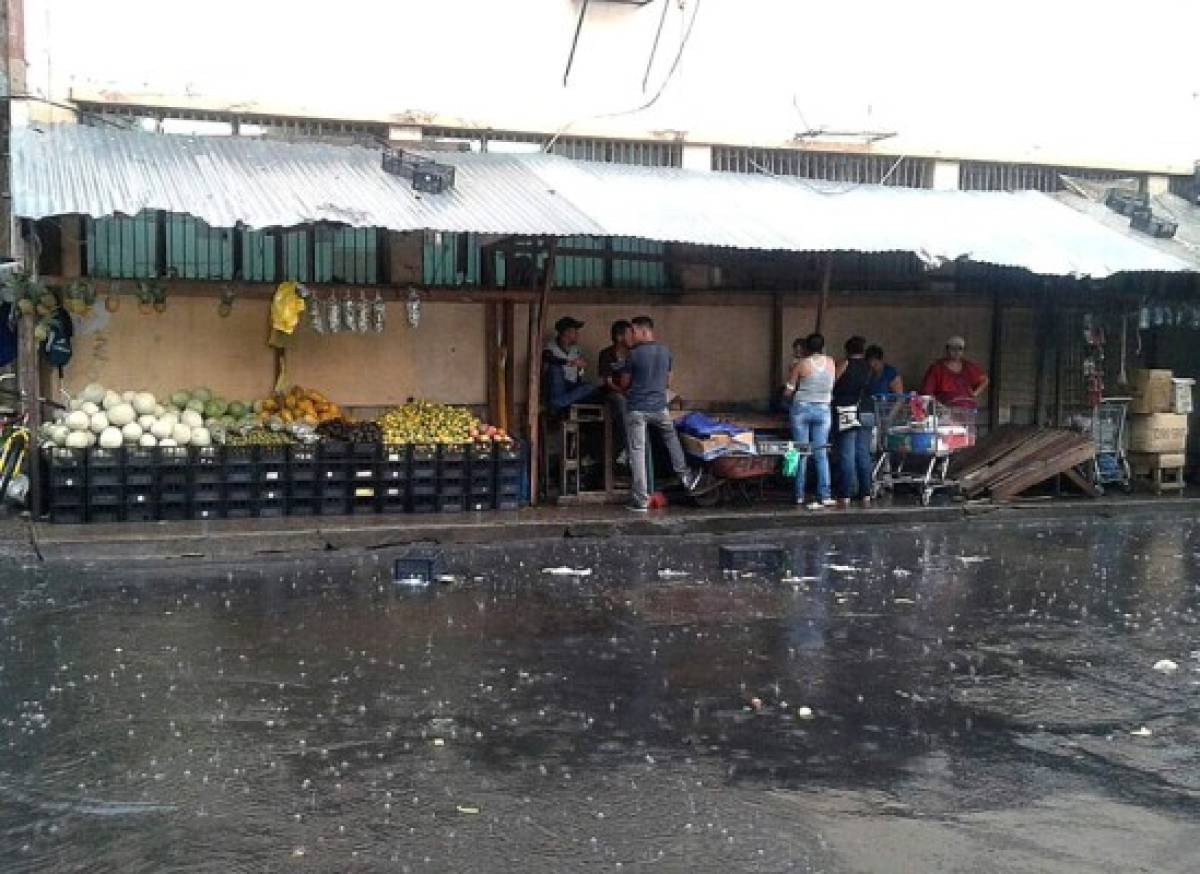 Se inundan mercados y residenciales de la capital de Honduras